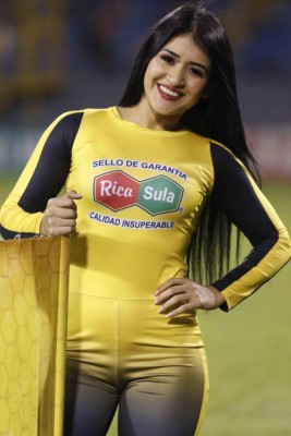 Las infartantes chicas que adornan la semifinal Real España-Marathón