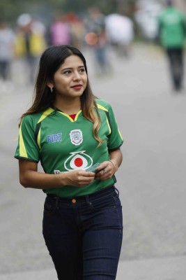 ¿Quién es? La chica pelo negro que enamoró al Yankel con su escote