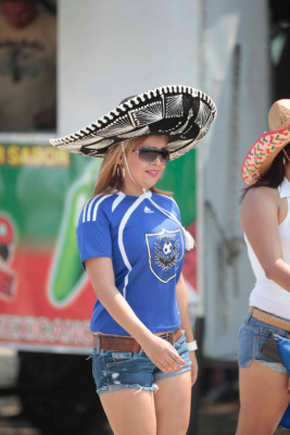 Ambiente Honduras-México en las afueras del Olímpico