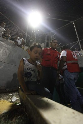 Zafarrancho entre barra del Real España y policía en el Morazán