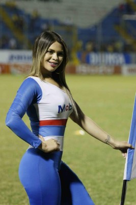 ¡Para enamorarse! Las chicas que embellecieron el clásico Real España-Olimpia