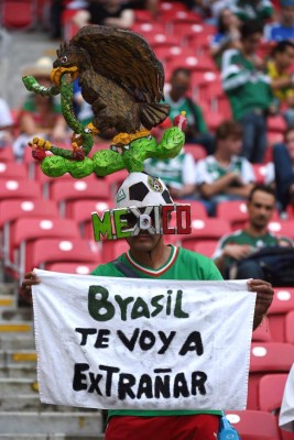 Aficionados mexicanos ponen color y fiesta en las gradas.