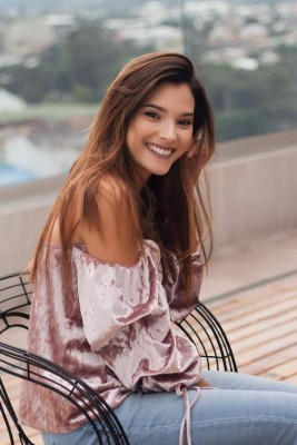 María José González, la periodista tica que enamora con su carisma y sonrisa