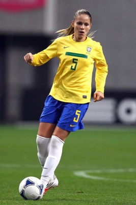 Erika Cristiano, la hermosa brasileña que brilla en el PSG femenino de Francia