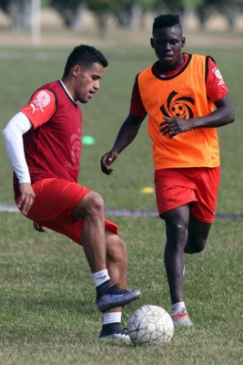 RUMORES Y FICHAJES: Marathón confirma dos delanteros y Platense un Argentino