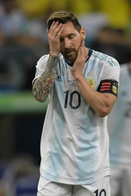Argentina: El dolor de Messi y la sexi aficionada en la derrota ante Colombia en la Copa América 2019