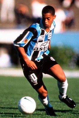 La trayectoria de Ronaldinho en imágenes
