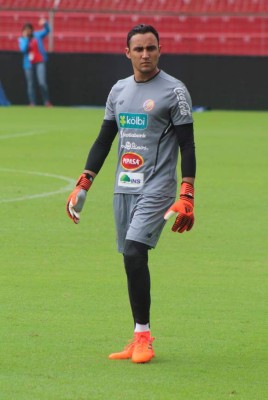 Adidas manda bien equipado a Keylor Navas que da el ejemplo en los entrenamientos