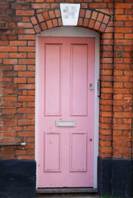 Lo mandó al hospital: La presentadora Caroline Flack fue detenida por violencia contra su novio tenista