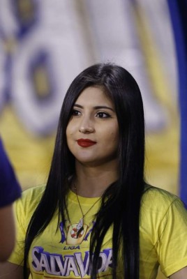 Las lindas chicas que llegaron al clásico entre Real España ante Olimpia