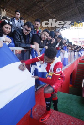 Las fotos que pocos vieron en la presentación de 'Choco' Lozano con el Girona