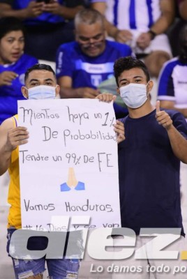 Otras fotos de la debacle: La reacción de Buba López con Maynor tras el error, decepción de los debutantes y el abrazo de Denil Maldonado