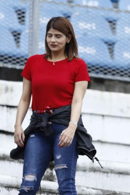 Las lindas chicas que robaron suspiros en el clásico Olimpia-Motagua en el Olímpico