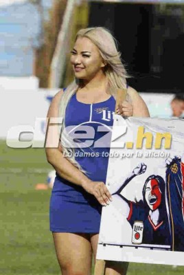 El clásico entre Marathón y Motagua en Pentagonal se llena de chicas muy lindas