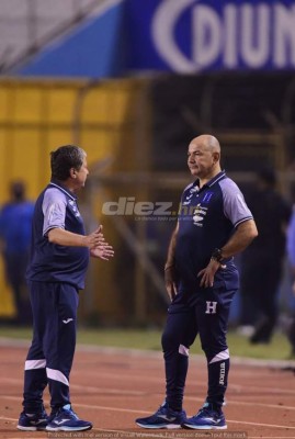 La noche que pintaba como fiesta y terminó en una pesadilla para 'Bolillo' Gómez en su debut con Honduras
