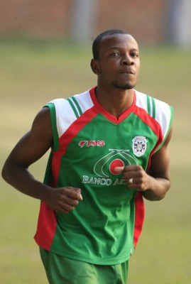 Los futbolistas hondureños que a muy temprana edad colgaron los botines