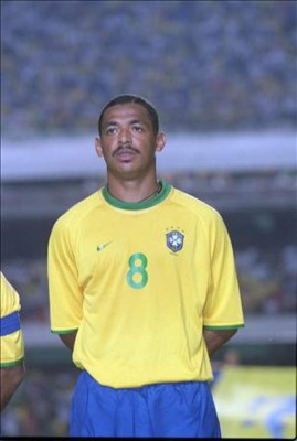 Irreconocible: Así luce Vampeta, campeón del mundo con Brasil en el Mundial del 2002