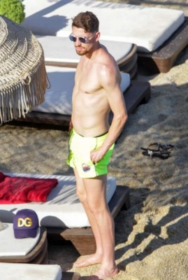 Jorginho, campeón de la Eurocopa y sus picantes vacaciones junto Catherine Harding; el descuido de la novia en la playa