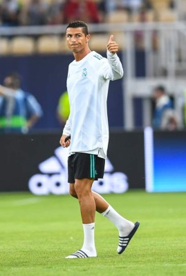 LO MÁS CURIOSO: ¿Qué hacía CR7 en la banca? el frío saludo de Mourinho con los madridistas