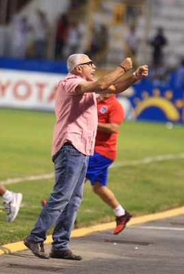 Curiosas: Eufórico festejo de Keosseián y la bronca en las gradas del Nacional