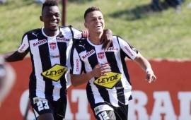 Marcelo Santos, derecha, ha sido capturado en un allanamiento en La Ceiba.