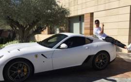 Este es el último carro que Cristiano presumió en sus redes sociales. Se trata de un hermoso Ferrari.