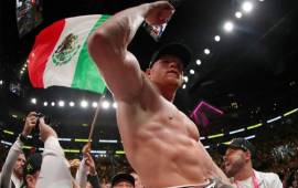 El mexicano 'Canelo' Álvarez llegó a su 51 peleas ganadas, 35 por nocaut.