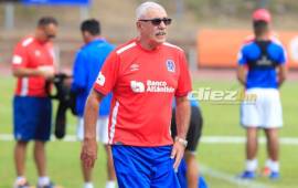 Manuel Keosseián cree que deben olvidarse del liderato y enfocarse en la semifinales.