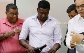 Edgard Álvarez no quiso referirse al tema de Carlos Orlando Caballero. Foto Neptalí Romero.