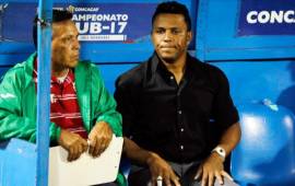 Carlos Pavón reacciona triste por esta derrota que cosecha en casa el Marathón en el repechaje de ida.