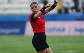 Melissa Borjas Pastrana dirigió la final de ida del fútbol hondureño y luego viajó a Francia.