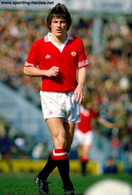 El mítico número 7 y los cracks que triunfaron y fallaron en el Manchester United