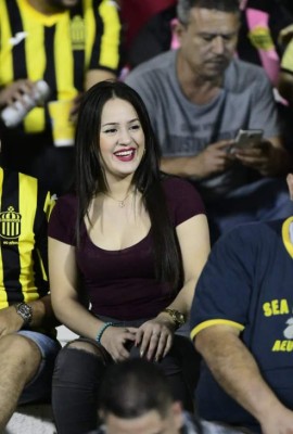 Juego de Real España ante Platense se llena de lindas chicas en el Morazán