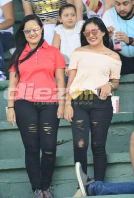 ¡Ambientazo! Progeseños y olanchanos viven una fiesta en el Humberto Micheletti