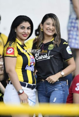 ¡Mamitas! Las linduras que adornaron la vuelta del repechaje en Honduras