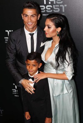 Antonela Rocuzzo y Georgina Rodríguez, las más bellas en los Premios The Best