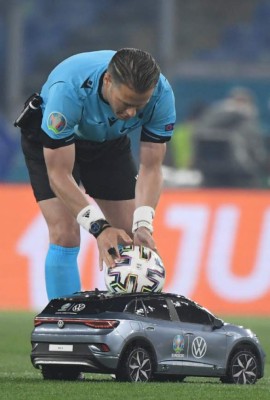 FOTOS: Las bellezas que adornaron el inicio de la Eurocopa 2021 y el balón llegó en 'carrito'&nbsp;&nbsp;