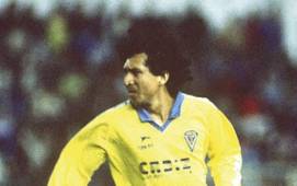 El Mágico es el máximo ídolo del Cádiz y dejó legado en el fútbol español con su juego.