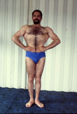 Impactantes fotos: Instructor de yoga tiene 95 años y aparenta la mitad