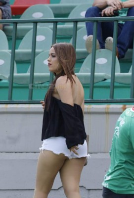 Hermosas chicas y ambientazo en el Yankel Rosenthal para el clásico Marathón-Olimpia