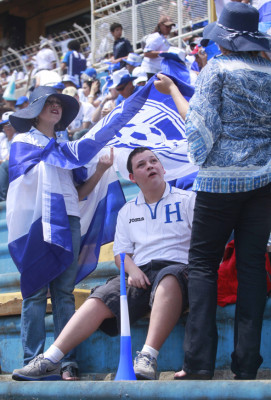 Calor, ambiente y belleza dentro del estadio Olímpico