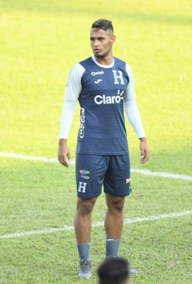 ¡Tres de Motagua! El 11 de Michaell Chirinos con jugadores de la Liga Nacional de Honduras