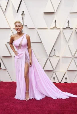 Los looks y curiosidades que pasaron en la alfombra roja de los Premios Oscar 2019
