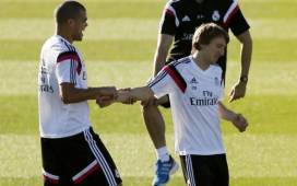 La lesión de Modric trastoca los planes del técnico del equipo blanco, Carlo Ancelotti, y tiene preocupada a la directiva madridista.