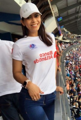 ¡COSITAS! Las sexis aficionadas que calientan la vuelta del Olimpia-Real España