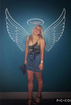 La bella portera del Liverpool sufre un escalofriante corte en la cabeza y muestra su cicatriz