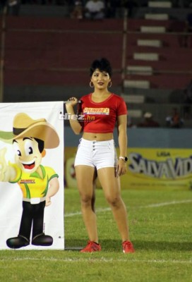 NO VISTE EN TV: Chicas lindas, explosión de ira y festejos en el Estadio Ceibeño