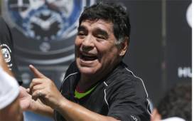 El argentino Diego Maradona criticó duramente a los hondureños y arremetió diciendo que no saben nada de fútbol. Foto cortesía