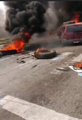 Protestas en Choloma pidiendo comida: Intentos de saqueos y quema de vehículos