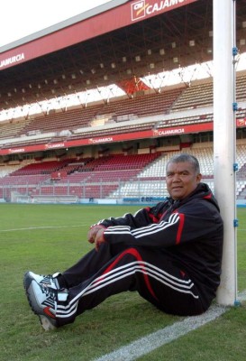 ¡Placas, trofeos y una puerta con su nombre! Lo homenajes a futbolistas hondureños en el extranjero